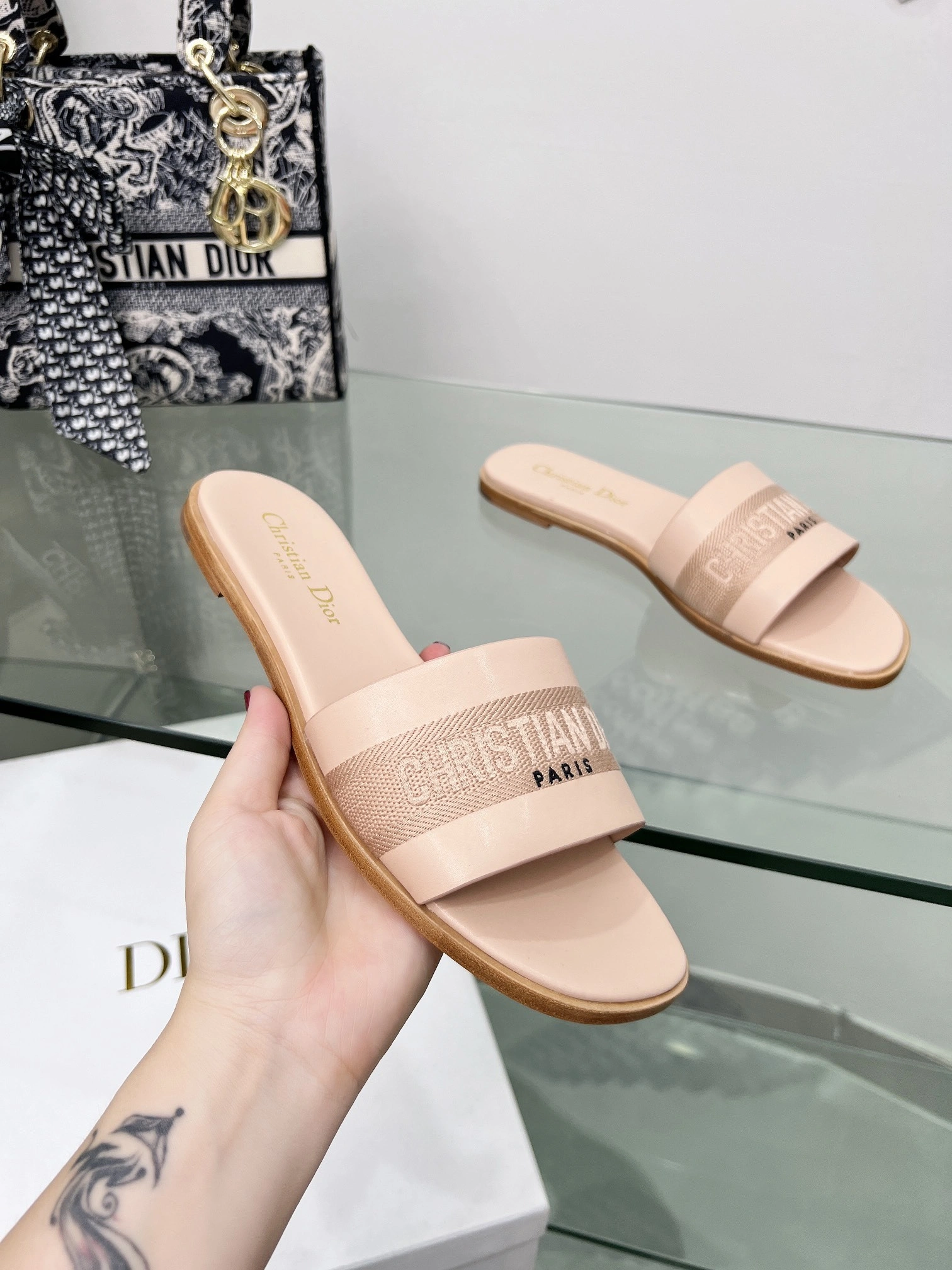 COCO-- 4ior KCQ986CEY_S21U Heel height：1.5CM cowhide item:D-X302J2203